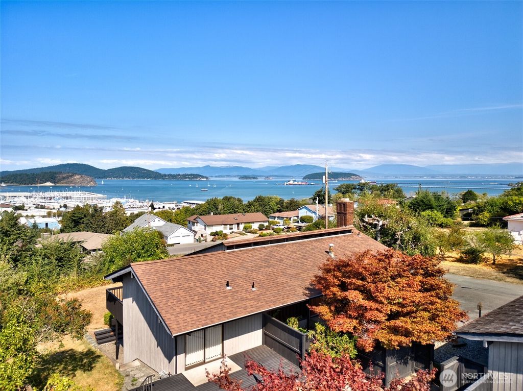Photo of 516 39th Street, Anacortes, WA 98221 (MLS # 2501239)