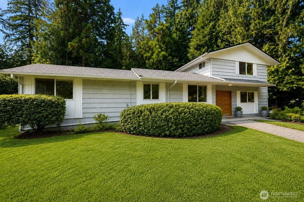 Photo of 35623 9th Avenue SW, Federal Way, WA 98023 (MLS # 2546928)