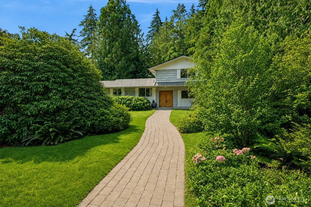 Photo of 35623 9th Avenue SW, Federal Way, WA 98023 (MLS # 2546928)