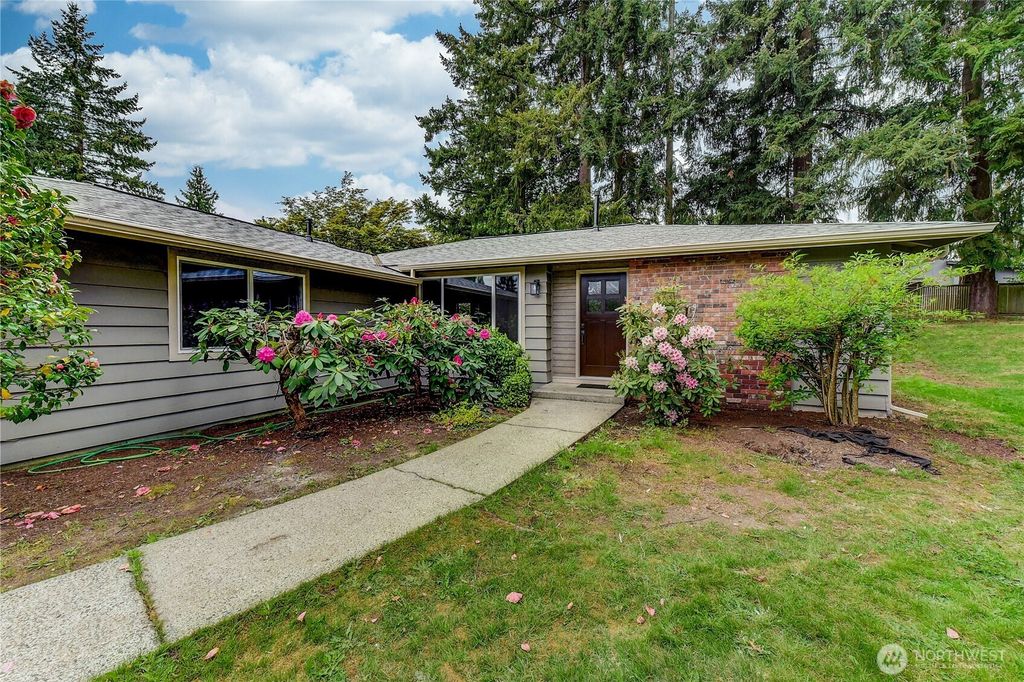 Photo of 13607 120th Avenue NE, Kirkland, WA 98034 (MLS # 2382266)