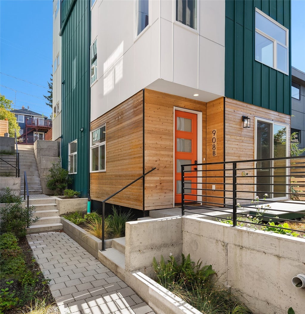 Photo of 908 15th Avenue #B, Seattle, WA 98122 (MLS # 2598252)