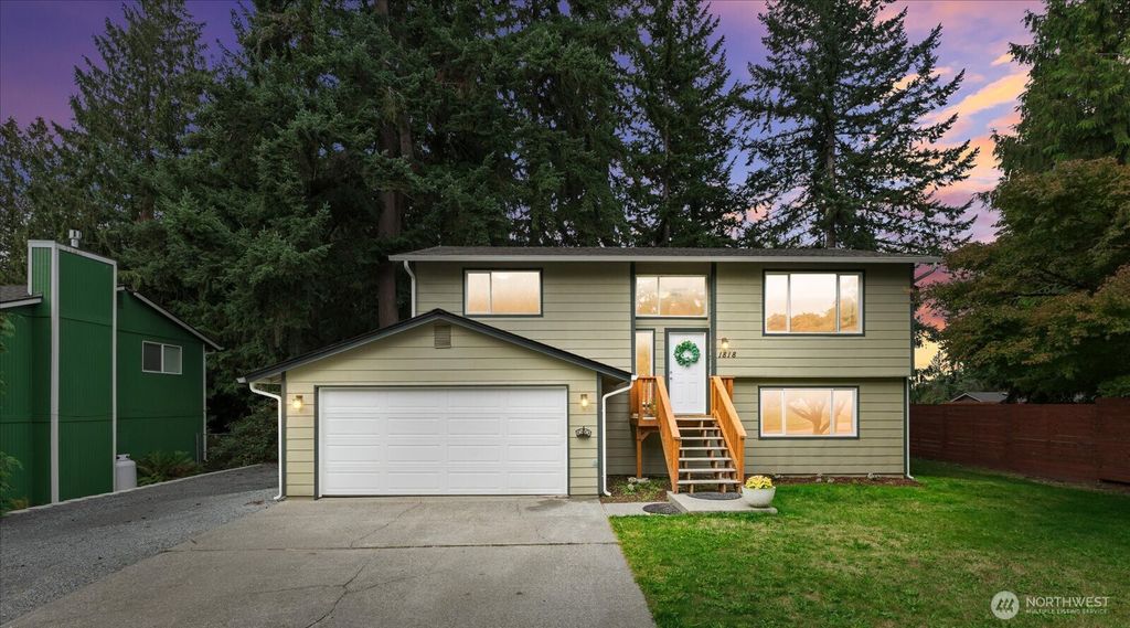 Photo of 1818 108 Drive SE, Lake Stevens, WA 98258 (MLS # 2437120)