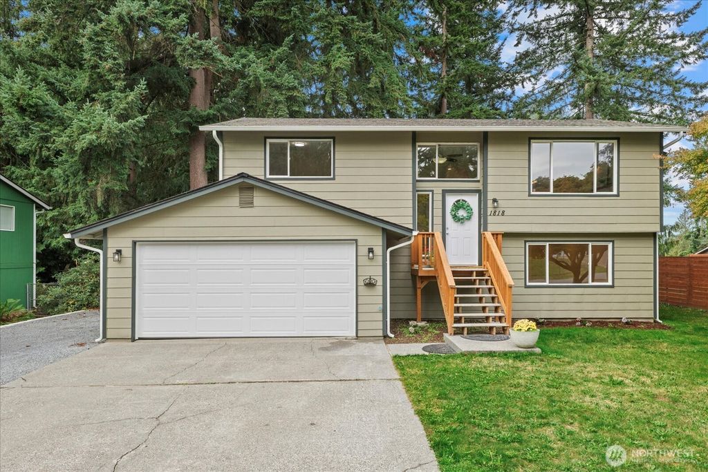 Photo of 1818 108 Drive SE, Lake Stevens, WA 98258 (MLS # 2437120)
