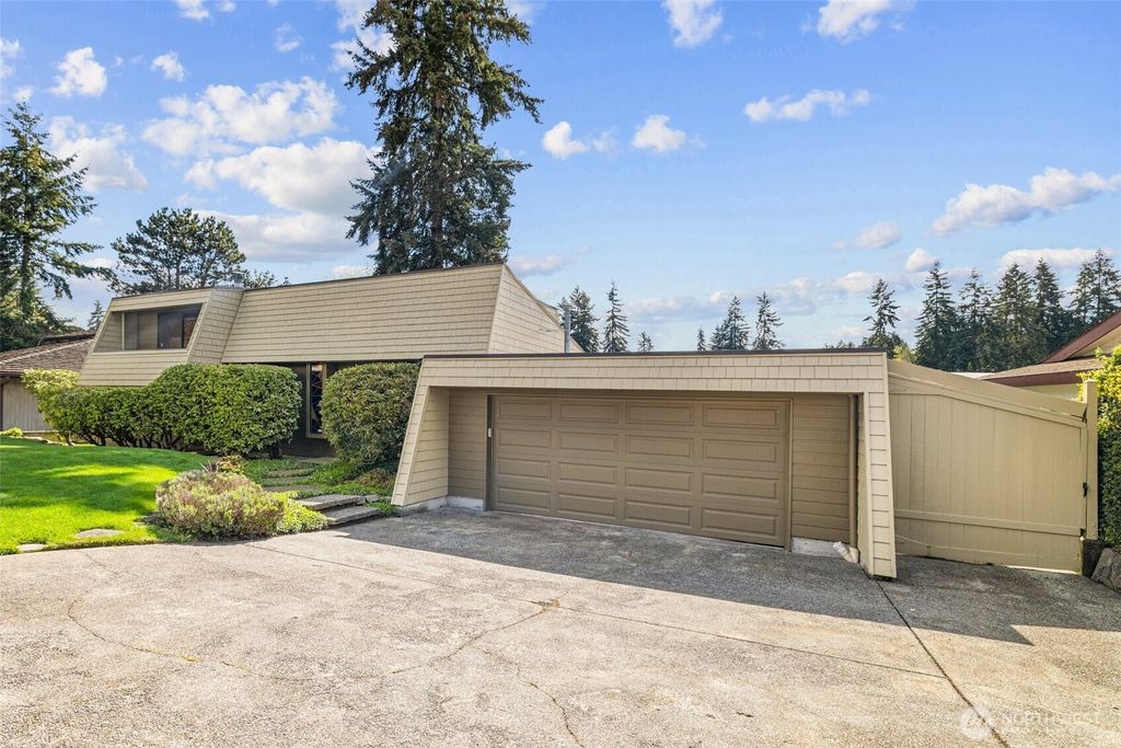 Photo of 3943 SW 324th Street, Federal Way, WA 98023 (MLS # 2361314)