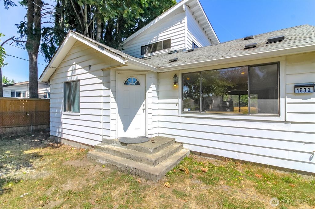 Photo of 1632 Aberdeen Avenue NE, Renton, WA 98056 (MLS # 2407267)