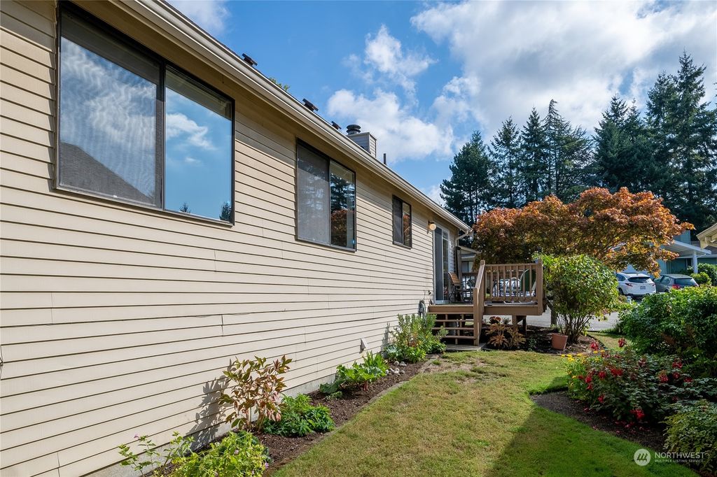 Photo of 1208 S 244th Place, Des Moines, WA 98198 (MLS # 2163561)