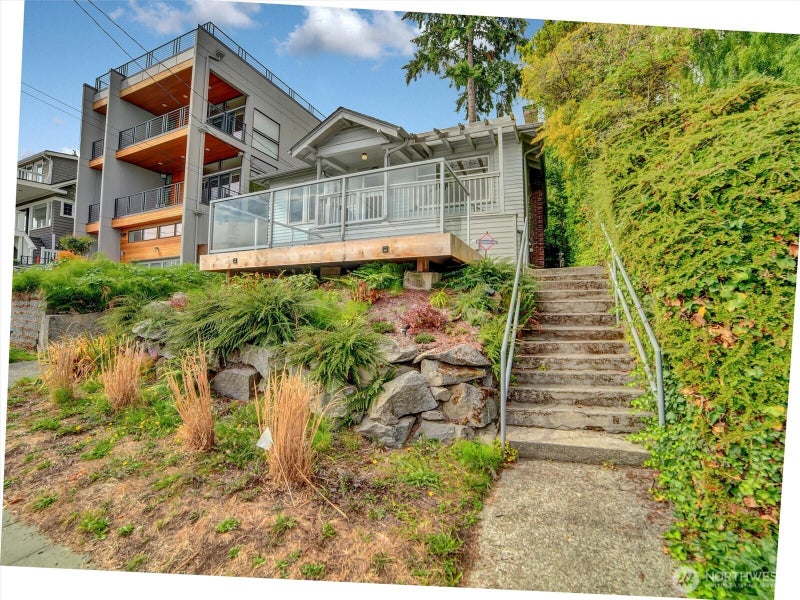 1107 Lake Washington Boulevard S