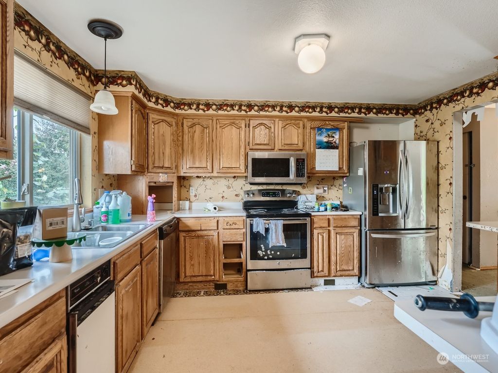Photo of 1721 Olympia Avenue SE, Renton, WA 98058 (MLS # 2010746)