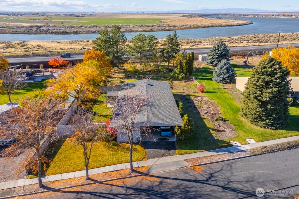 Photo of 535 Castle Drive, Moses Lake, WA 98837 (MLS # 2458201)