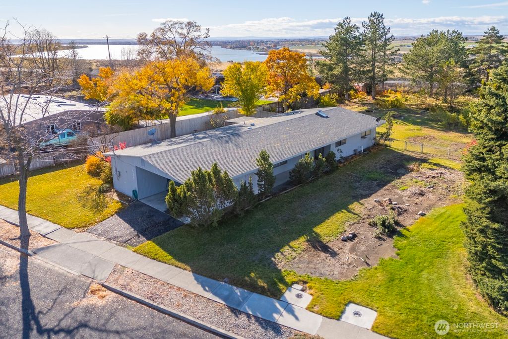 Photo of 535 Castle Drive, Moses Lake, WA 98837 (MLS # 2458201)