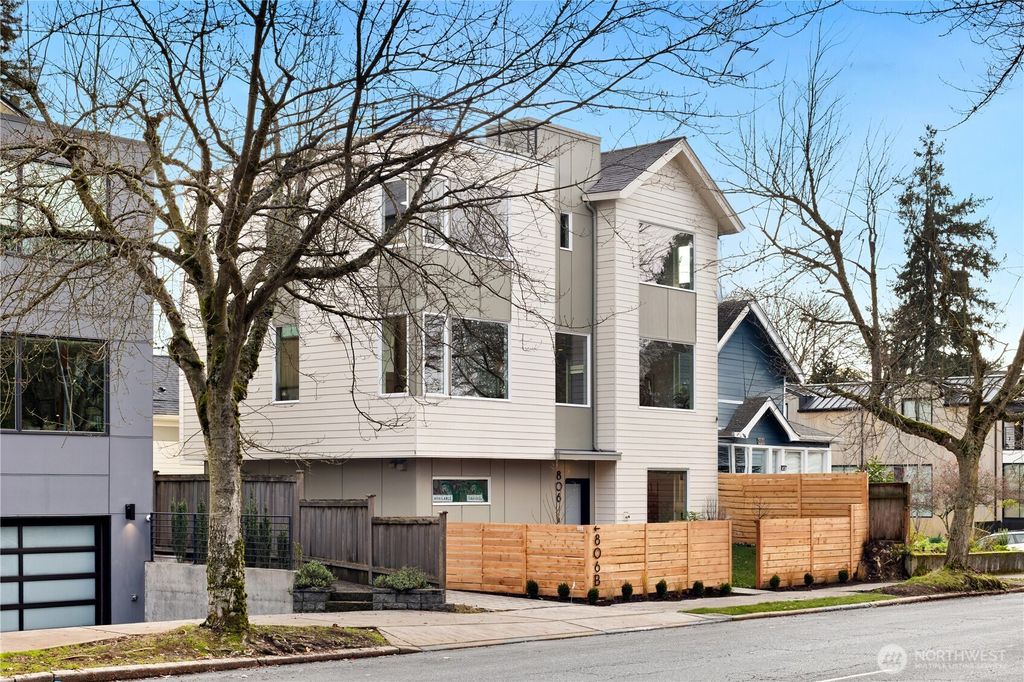 Photo of 806 34th Avenue, Seattle, WA 98122 (MLS # 2455462)