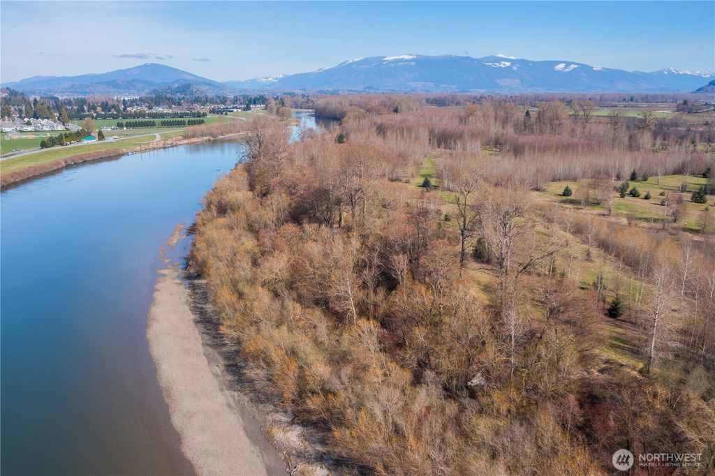 Photo of 2323 Lindgren Road, Mount Vernon, WA 98273 (MLS # 2474930)