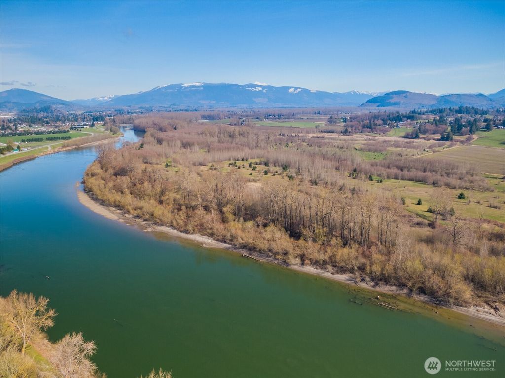 Photo of 2323 Lindgren Road, Mount Vernon, WA 98273 (MLS # 2474930)