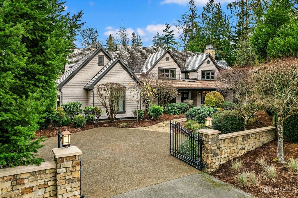 Photo of 26546 SE Grand Ridge Drive, Issaquah, WA 98029 (MLS # 2325696)