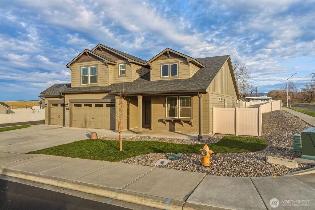 Photo of 1397 Caprio Loop, Walla Walla, WA 99362 (MLS # 2467501)