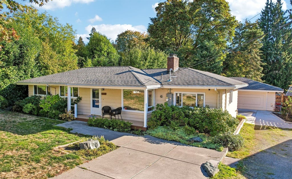 Photo of 2335 NE 12th Street, Renton, WA 98056 (MLS # 2595386)