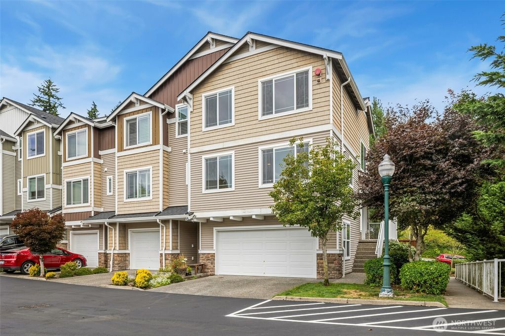 Photo of 15720 Manor Way #E5, Lynnwood, WA 98087 (MLS # 2423165)