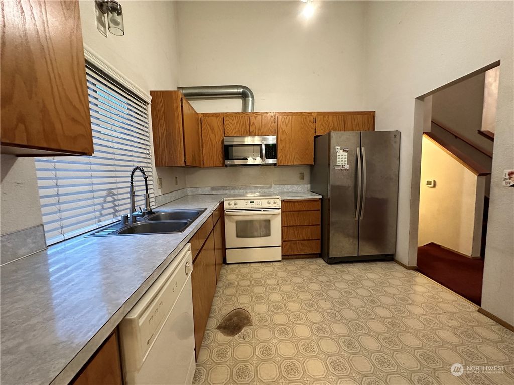 Photo of 303 4th Avenue SE, Pacific, WA 98047 (MLS # 2024314)