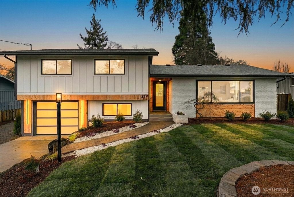 Photo of 219 S 183rd Street, Burien, WA 98148 (MLS # 2472293)