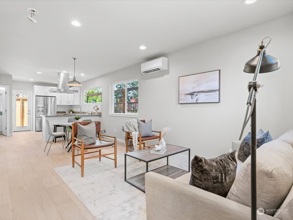 Photo of 11714 B 26th Avenue NE, Seattle, WA 98125 (MLS # 2285559)