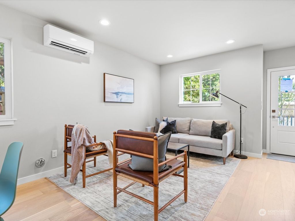 Photo of 11714 B 26th Avenue NE, Seattle, WA 98125 (MLS # 2285559)