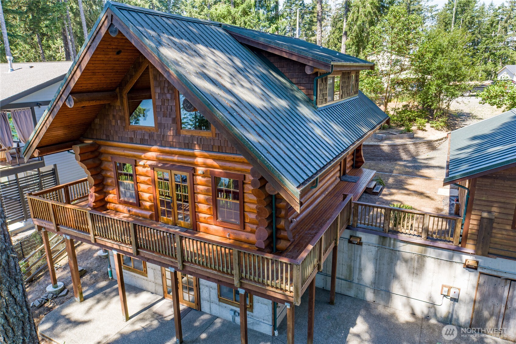 1901 E Trails End Drive