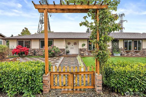 Photo of 11101 SE 295th Street, Auburn, WA 98092 (MLS # 2368037)