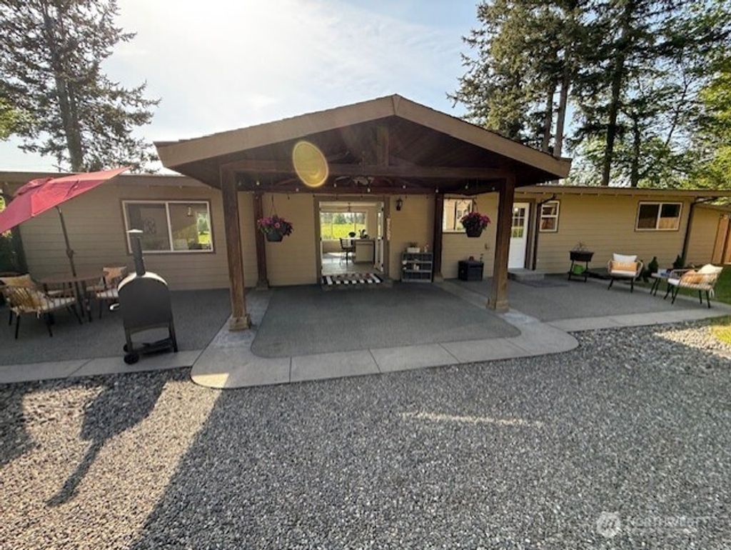 Photo of 39418 200th Avenue SE, Auburn, WA 98092 (MLS # 2371774)