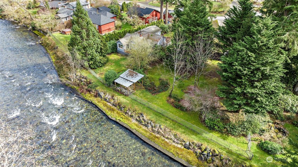 Photo of 23729 Dorre Don Way SE, Maple Valley, WA 98038 (MLS # 2041037)
