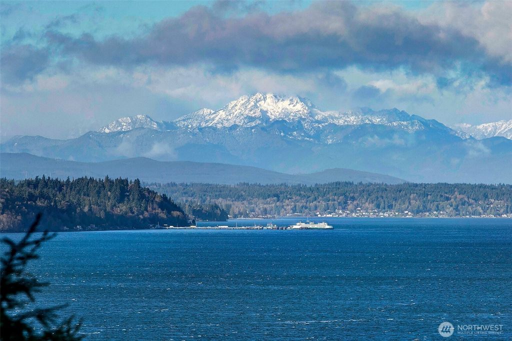 Photo of 1832 Shoreview Lane SW, Burien, WA 98146 (MLS # 2462756)