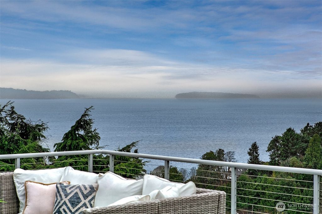 Photo of 1832 Shoreview Lane SW, Burien, WA 98146 (MLS # 2462756)