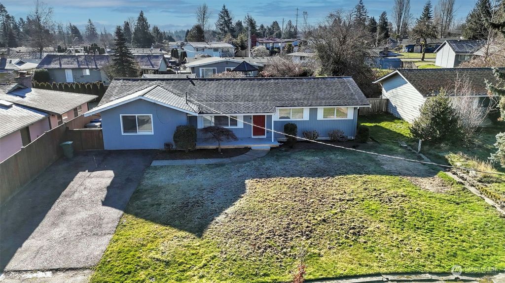 Photo of 11635 SE 164th Street, Renton, WA 98058 (MLS # 2327369)
