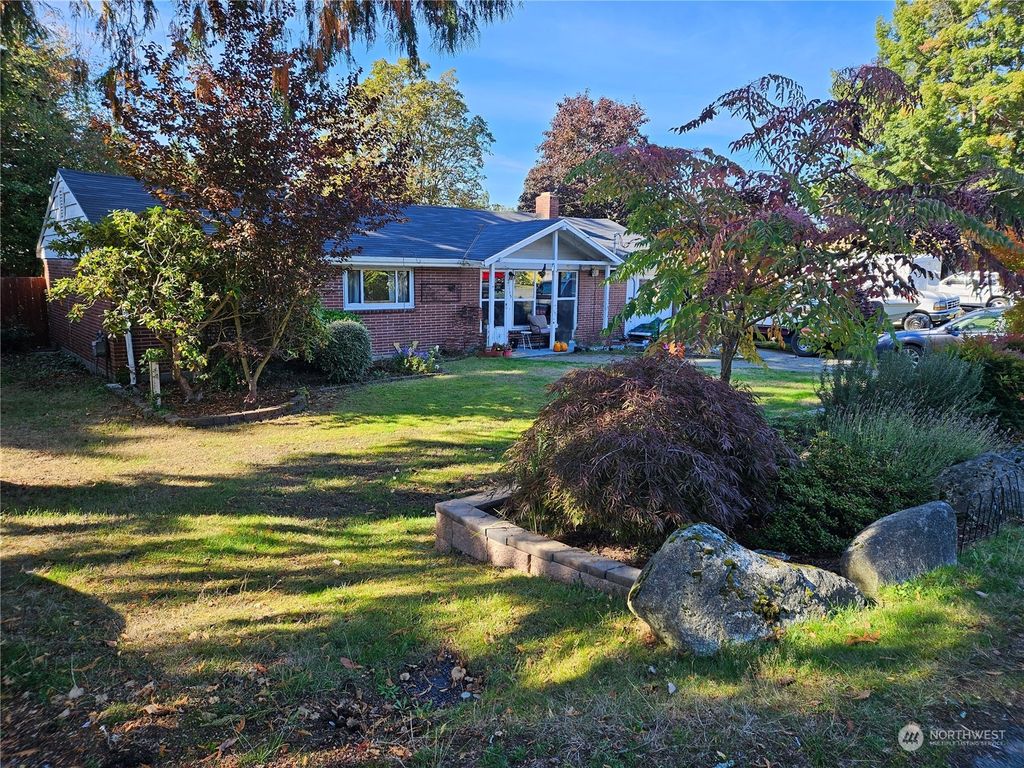 Photo of 20005 4th Avenue S, Des Moines, WA 98198 (MLS # 2166569)