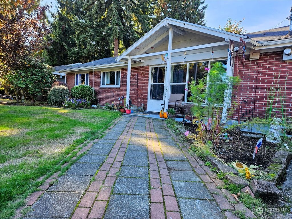 Photo of 20005 4th Avenue S, Des Moines, WA 98198 (MLS # 2166569)