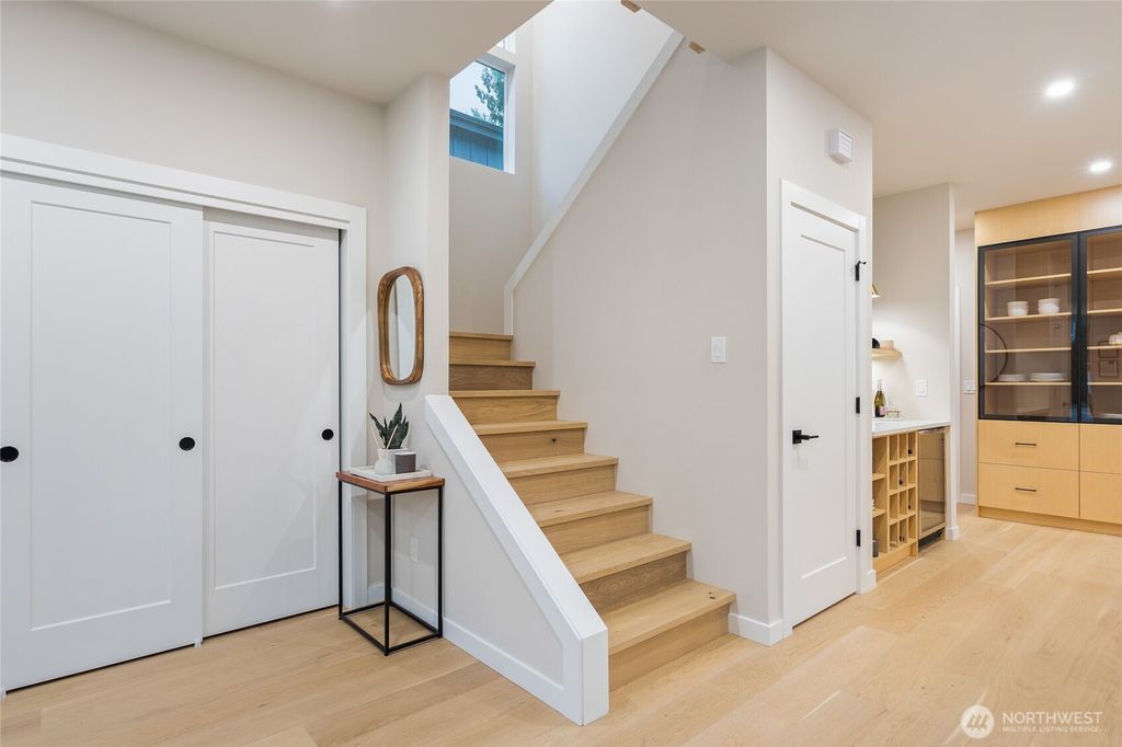 Photo of 12426 NE 90th Street, Kirkland, WA 98033 (MLS # 2520331)