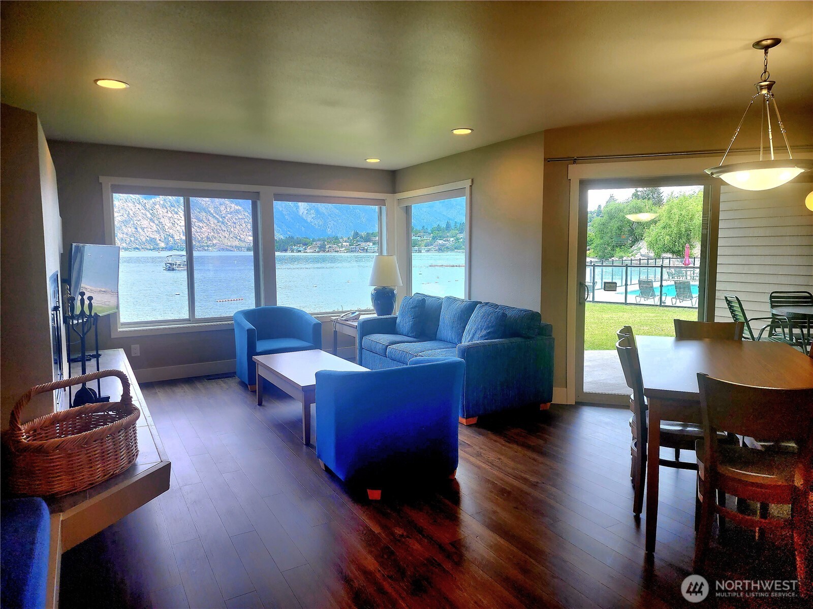 1 Lakeside 713-M
