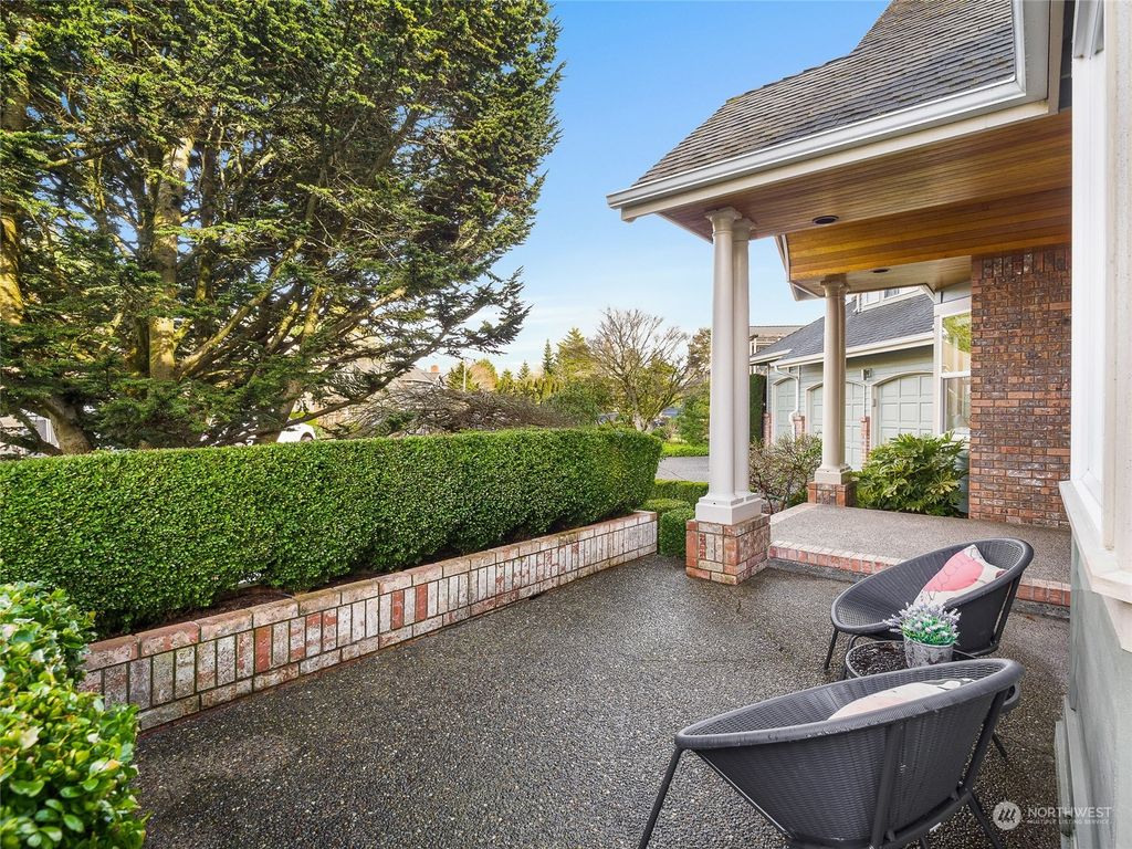 Photo of 6331 NE 194th Street, Kenmore, WA 98028 (MLS # 2036591)