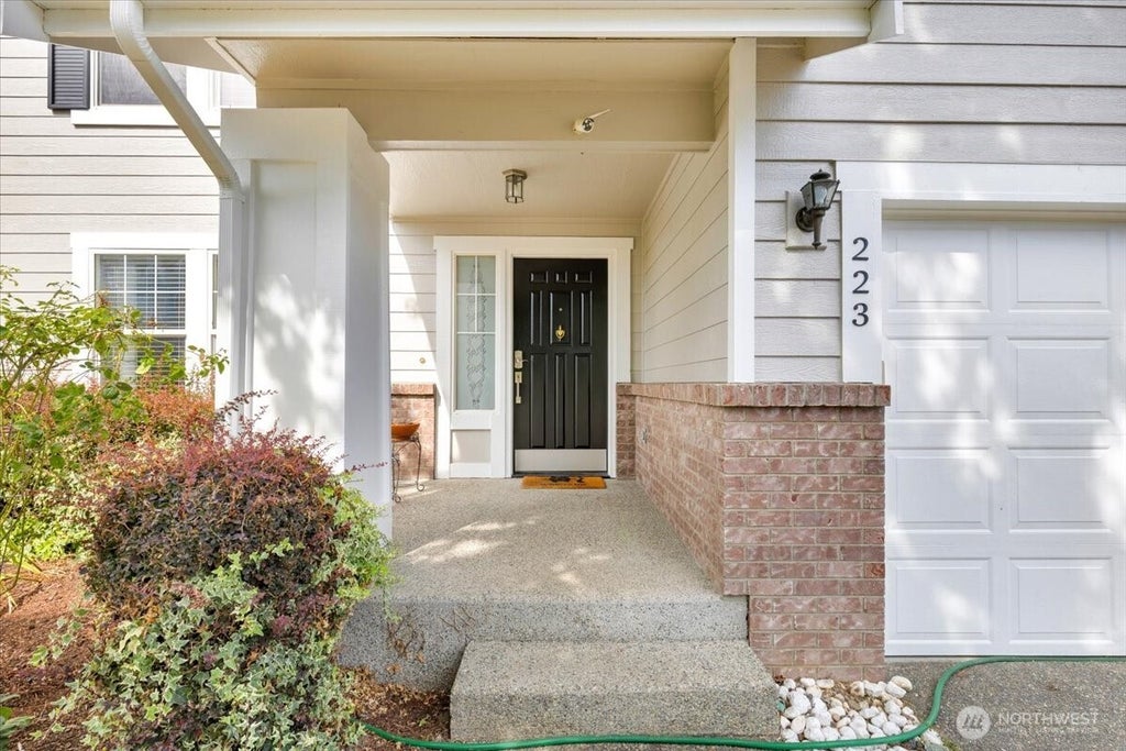 Photo of 223 243 Avenue SE, Sammamish, WA 98074 (MLS # 2581525)