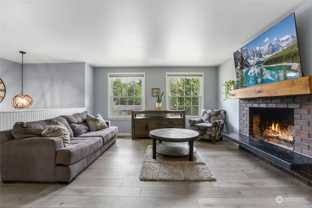 Photo of 13111 88th Place NE, Kirkland, WA 98034 (MLS # 2134328)