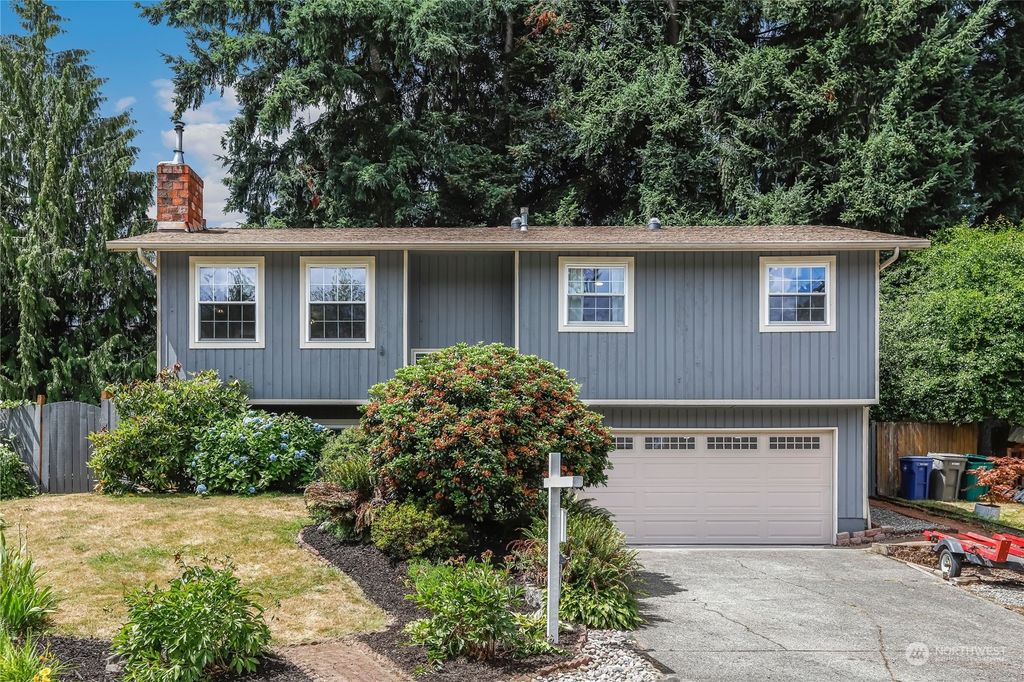 Photo of 13111 88th Place NE, Kirkland, WA 98034 (MLS # 2134328)