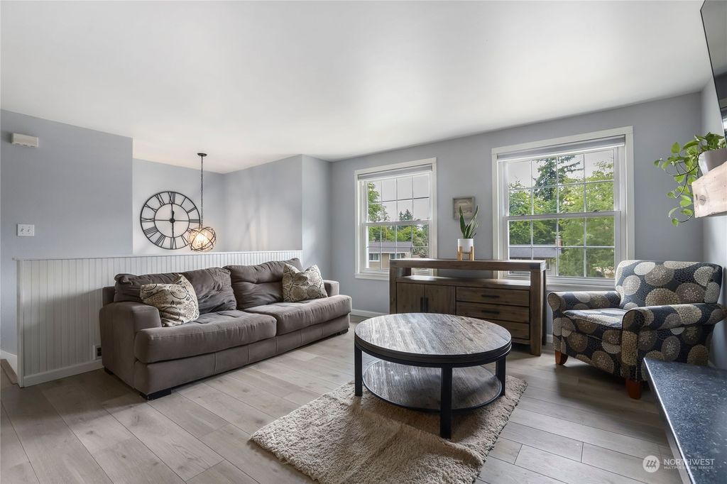 Photo of 13111 88th Place NE, Kirkland, WA 98034 (MLS # 2134328)
