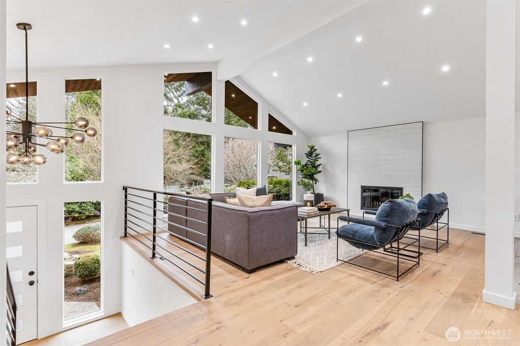 Photo of 6548 116th Place NE, Kirkland, WA 98033 (MLS # 2347168)