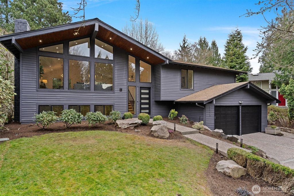 Photo of 6548 116th Place NE, Kirkland, WA 98033 (MLS # 2347168)