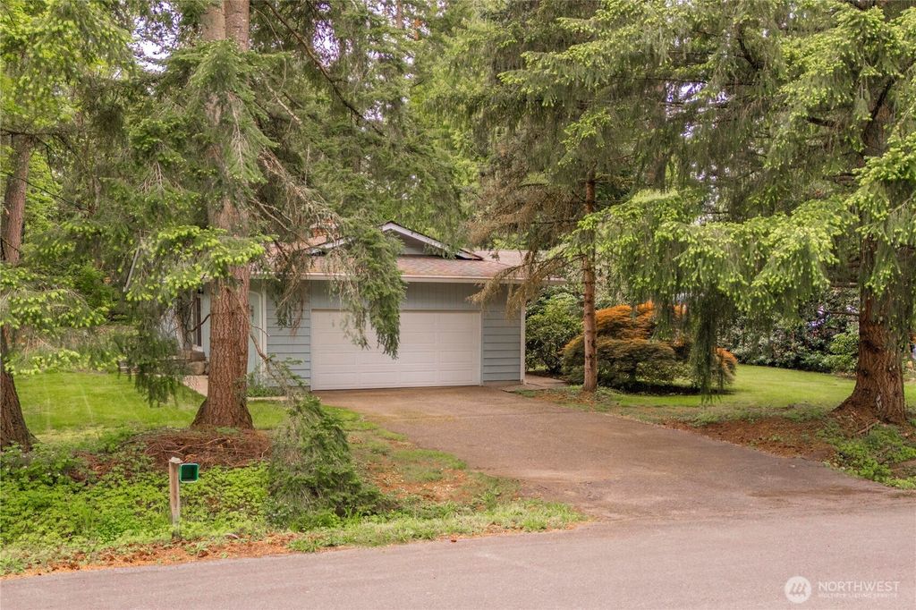 Photo of 2831 247th Avenue SE, Sammamish, WA 98075 (MLS # 2369056)