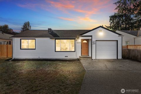 Photo of 1208 Violet Meadow St St, Tacoma, WA 98444 (MLS # 2446648)