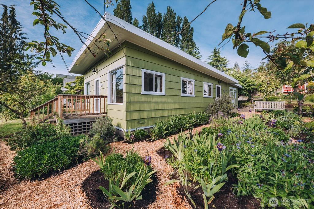 Photo of 9202 3rd Avenue NW, Seattle, WA 98117 (MLS # 2381453)