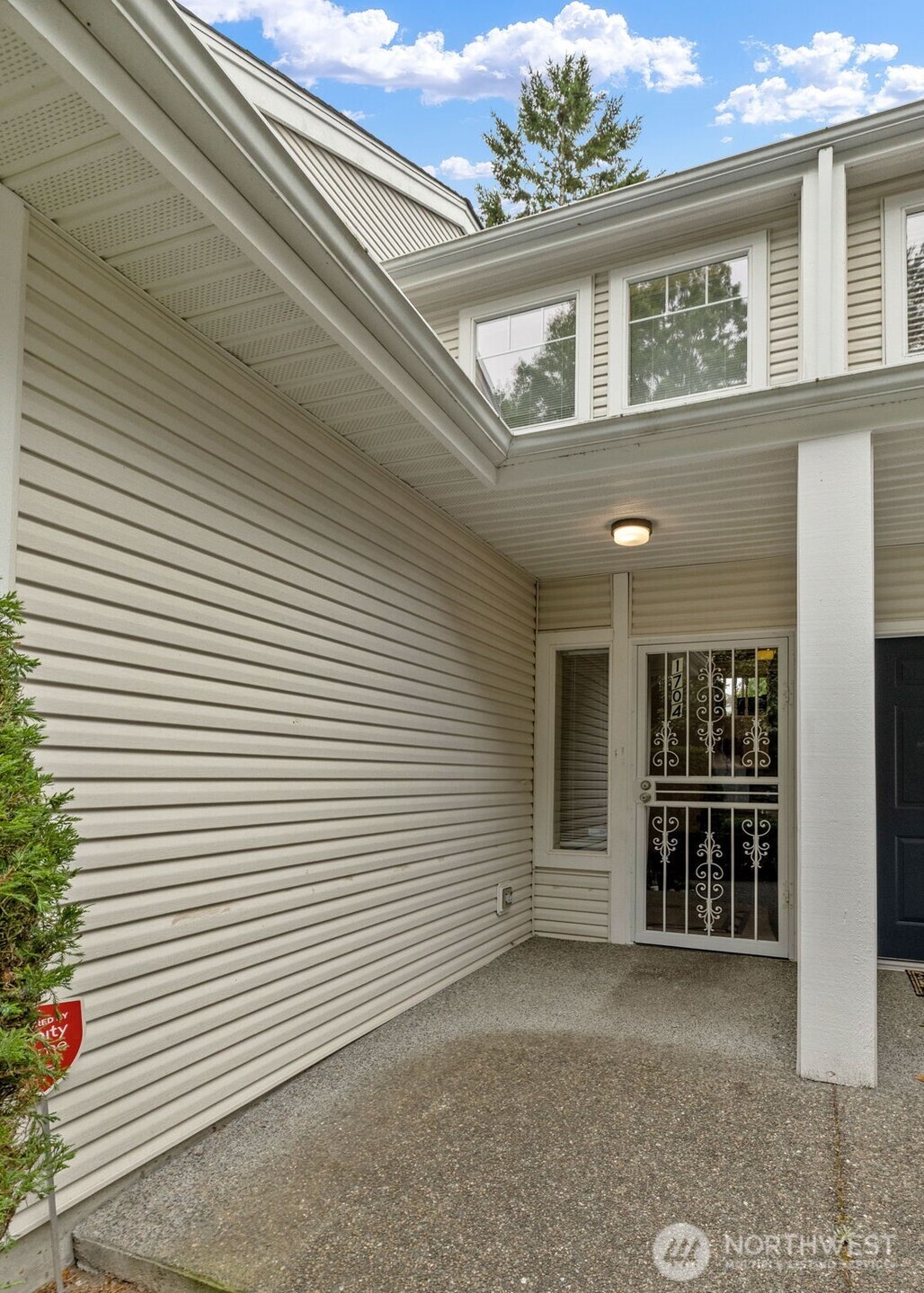 4714 Fairwood BLVD NE 1704