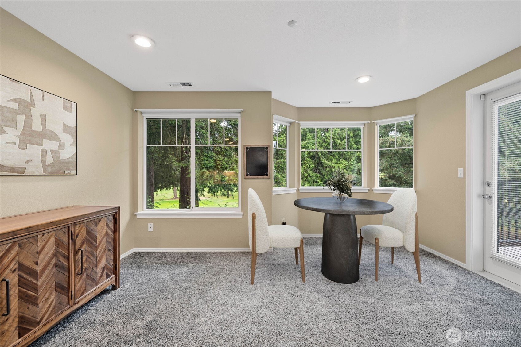 4714 Fairwood BLVD NE 1704