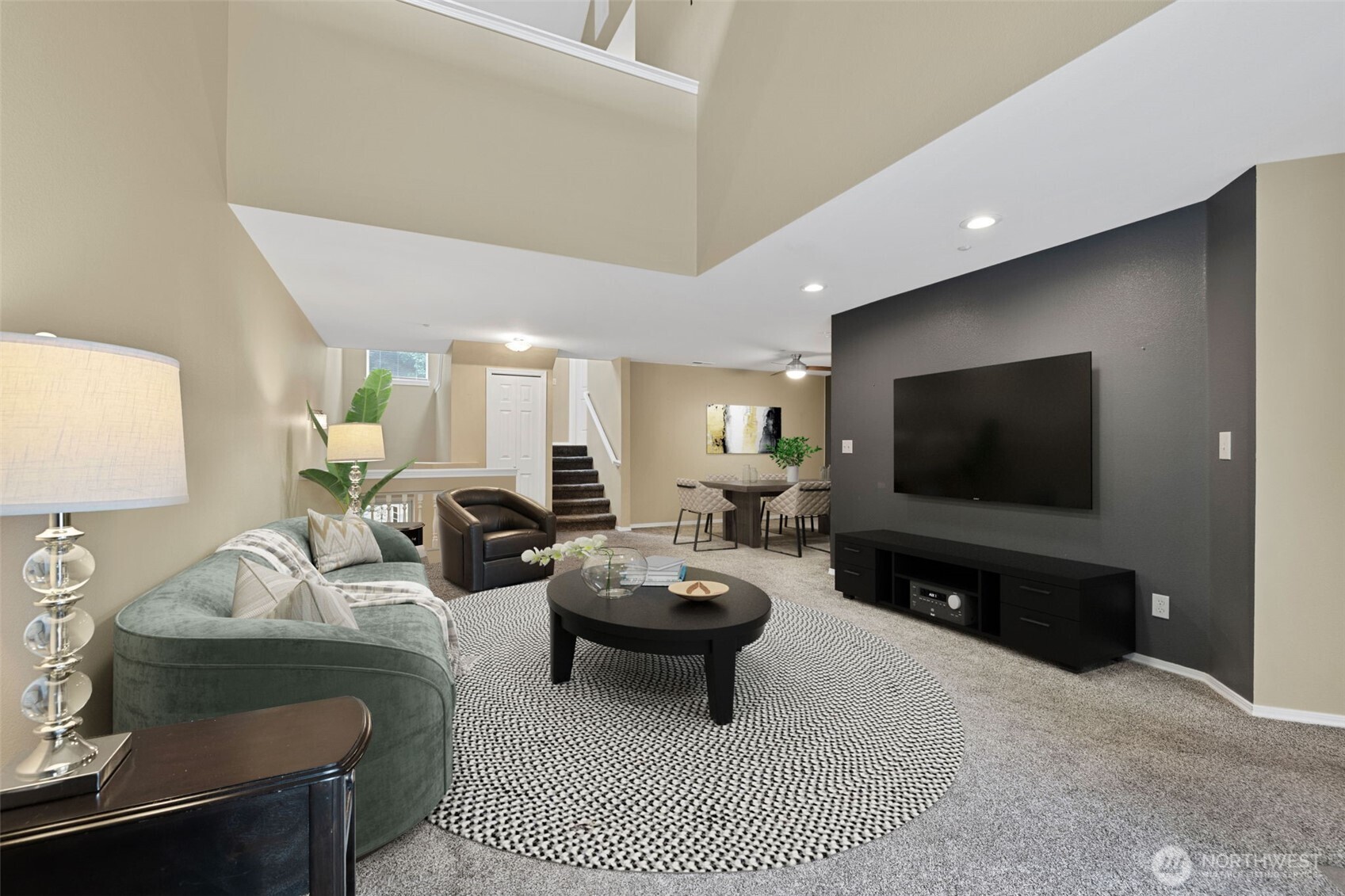 4714 Fairwood BLVD NE 1704