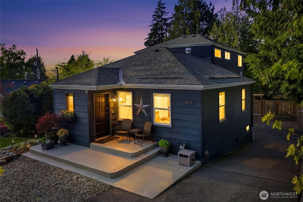 Photo of 4014 SW 98th Street, Seattle, WA 98136 (MLS # 2509542)